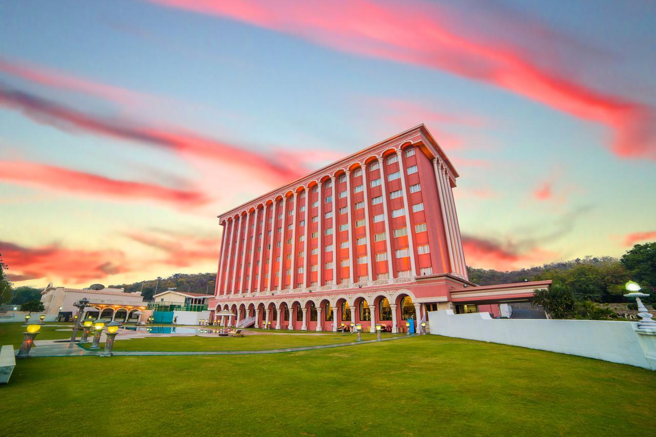 Ramoji Film City- Sitara Luxury Hotel Pedda Ambarpet Exterior foto